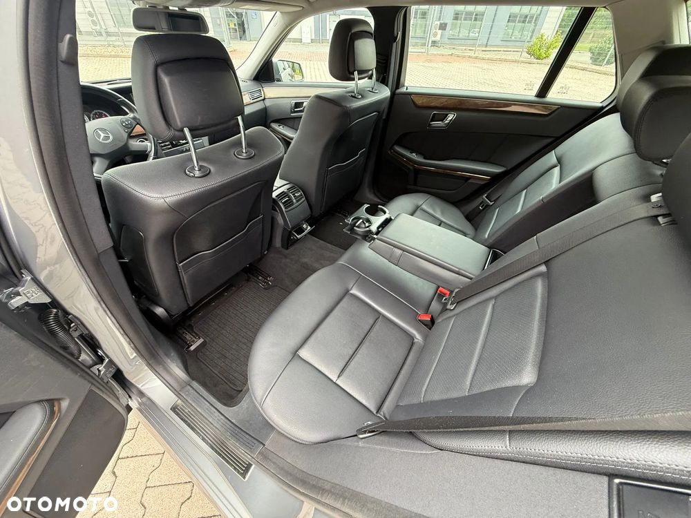 Mercedes-Benz Klasa E 200 CDI BlueEff - 28