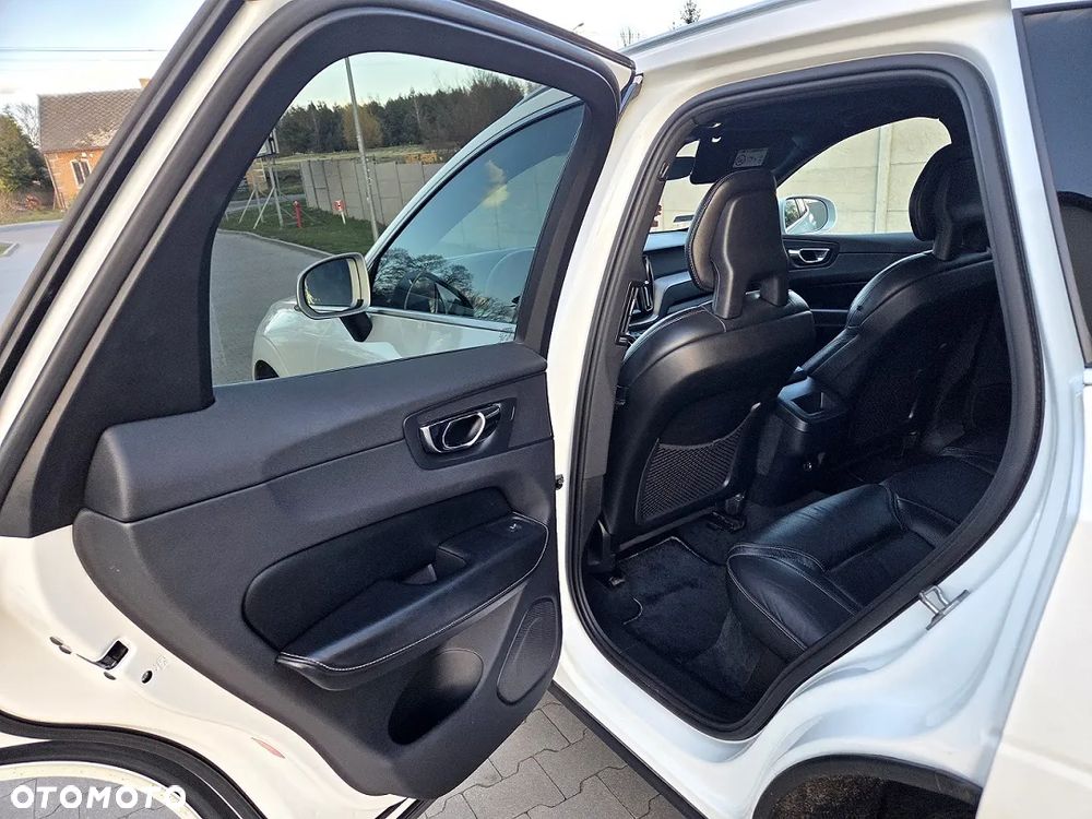 Volvo XC 60 D4 AWD R-Design - 9