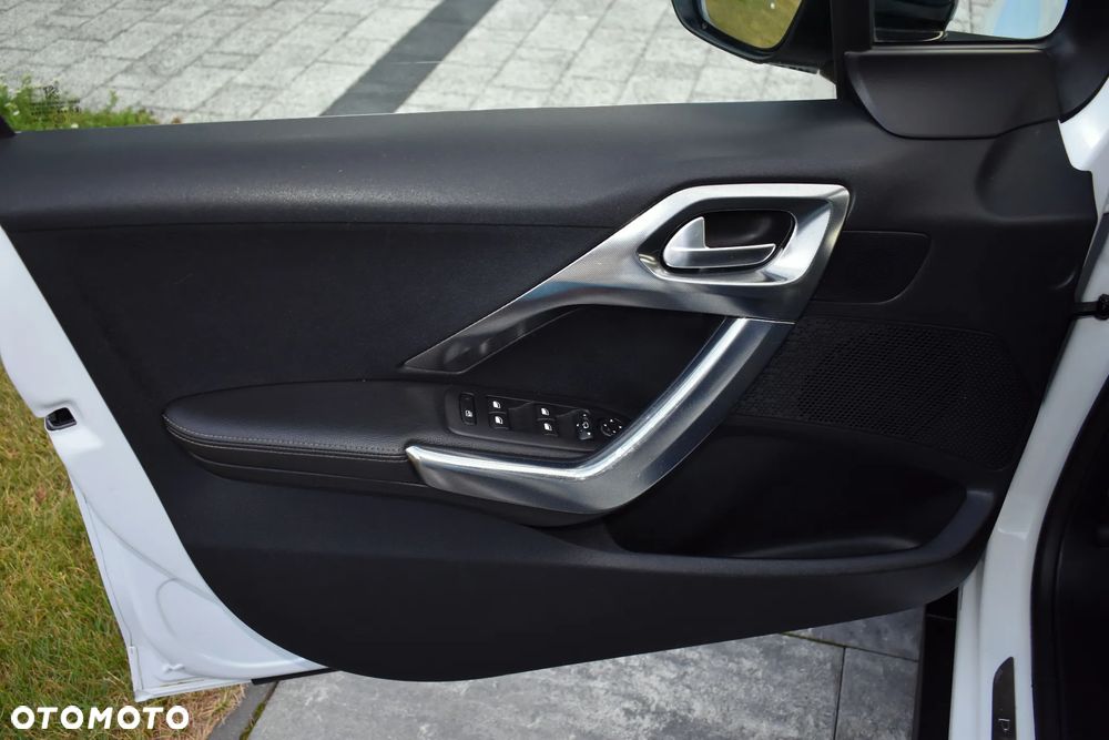 Peugeot 2008 BlueHDi 100 STOP & START Style - 22