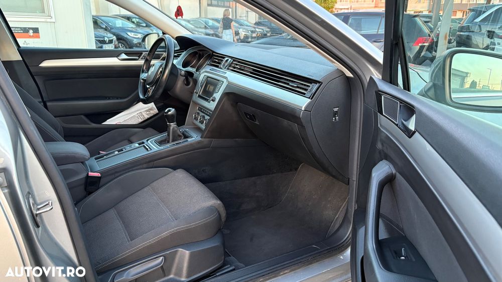 Volkswagen Passat 2.0 TDI (BlueMotion Technology) Comfortline - 24