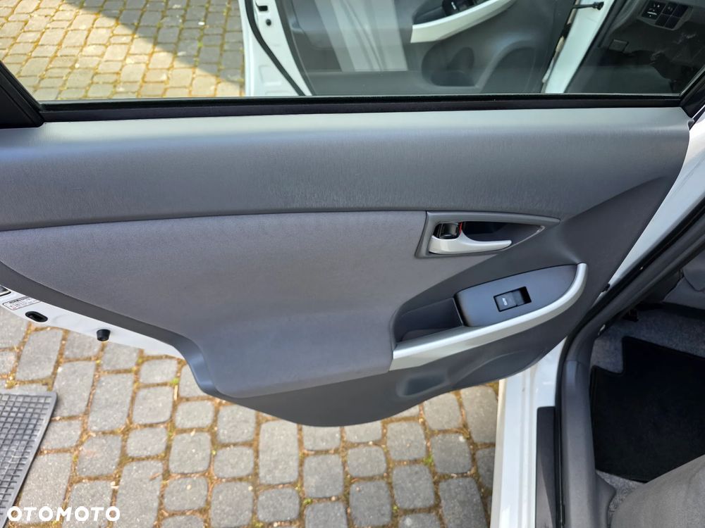 Toyota Prius (Hybrid) - 15