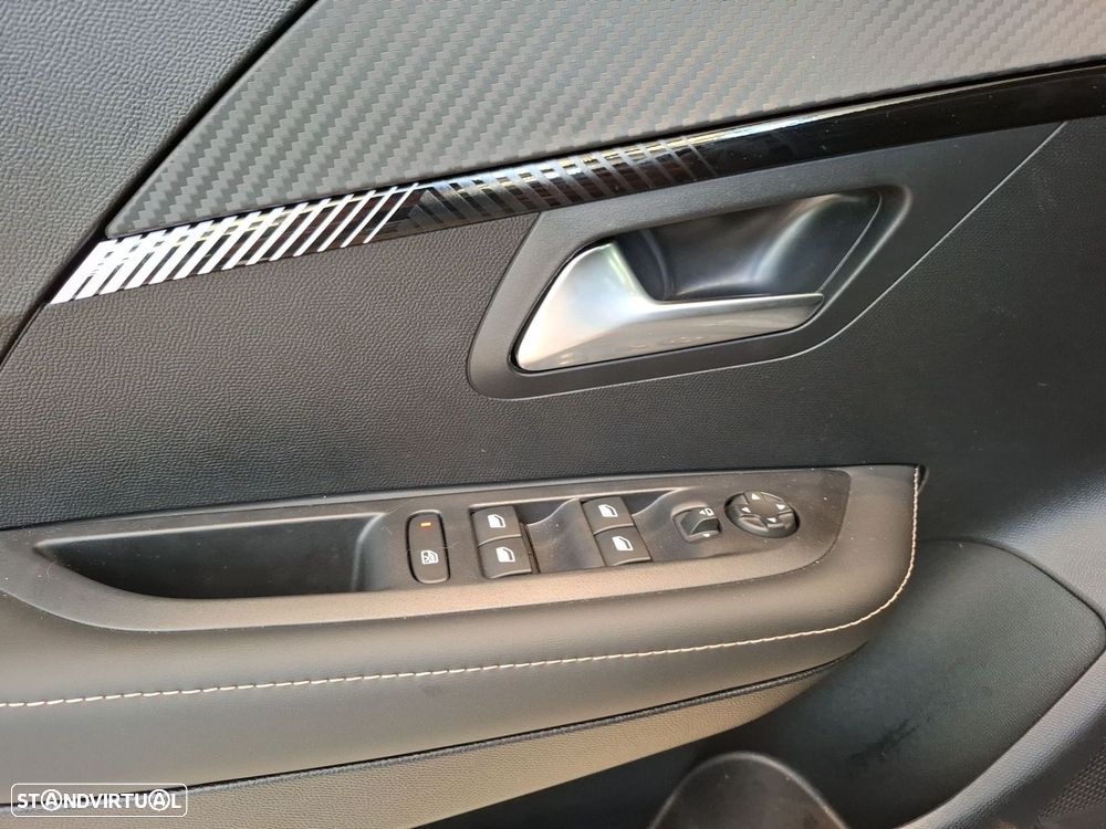 Peugeot e-208 50 kWh Allure — fotografia 20