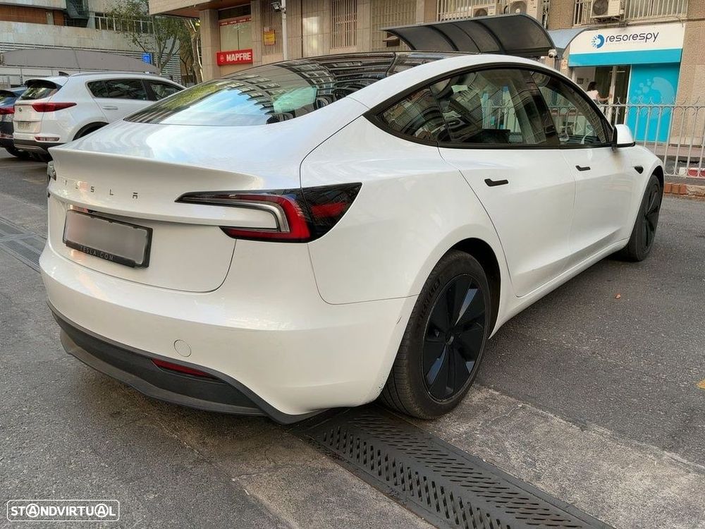 Tesla Model 3 RWD — fotografia 4