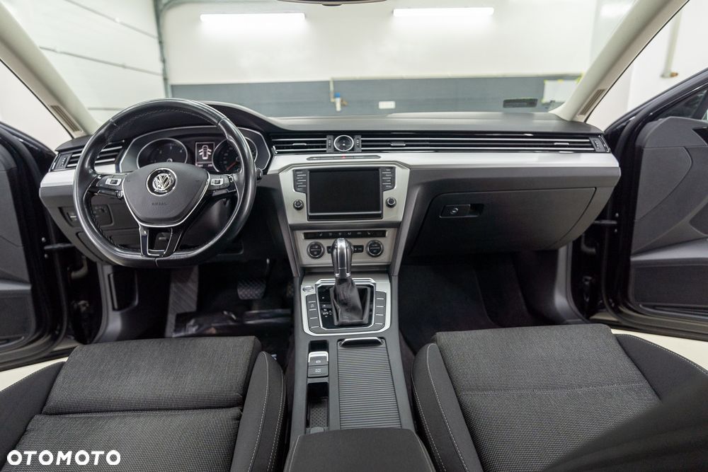 Volkswagen Passat 2.0 TDI SCR DSG Comfortline - 6