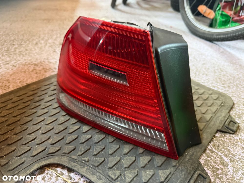 LAMPA PRAWY TYŁ BMW E92 63217174403 - 2