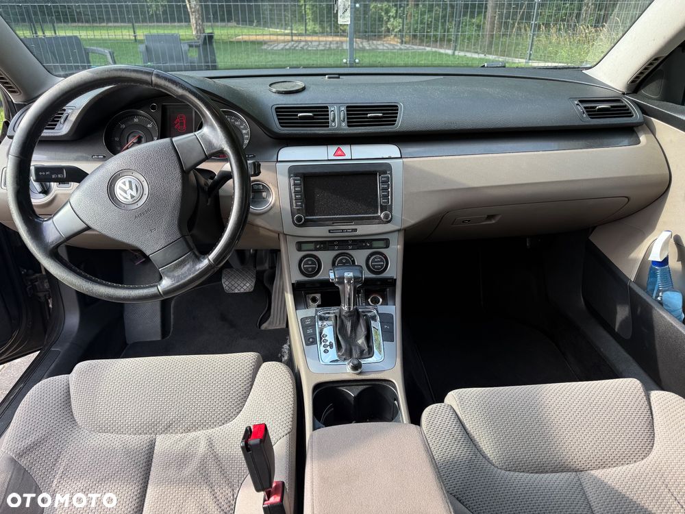 Volkswagen Passat - 4