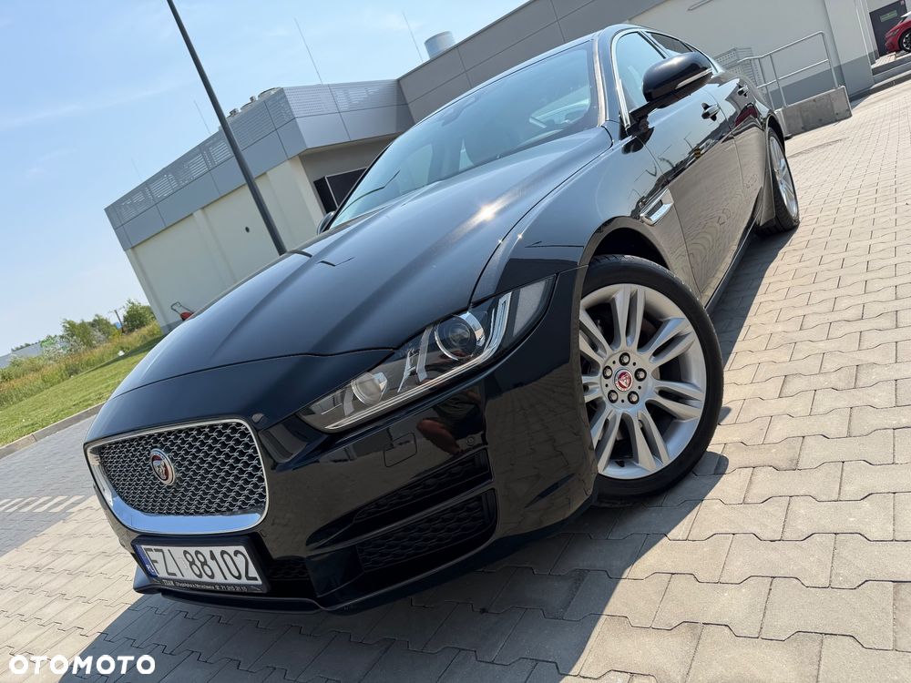 Jaguar XE 2.0 T Portfolio - 1