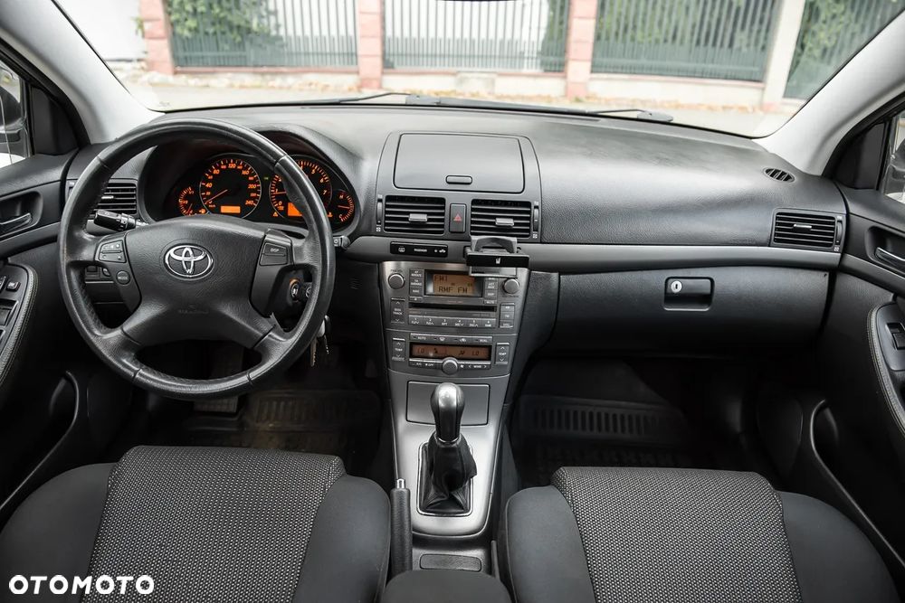 Toyota Avensis 1.8 VVT-i Terra Plus - 22