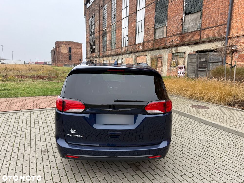 Chrysler Pacifica - 21