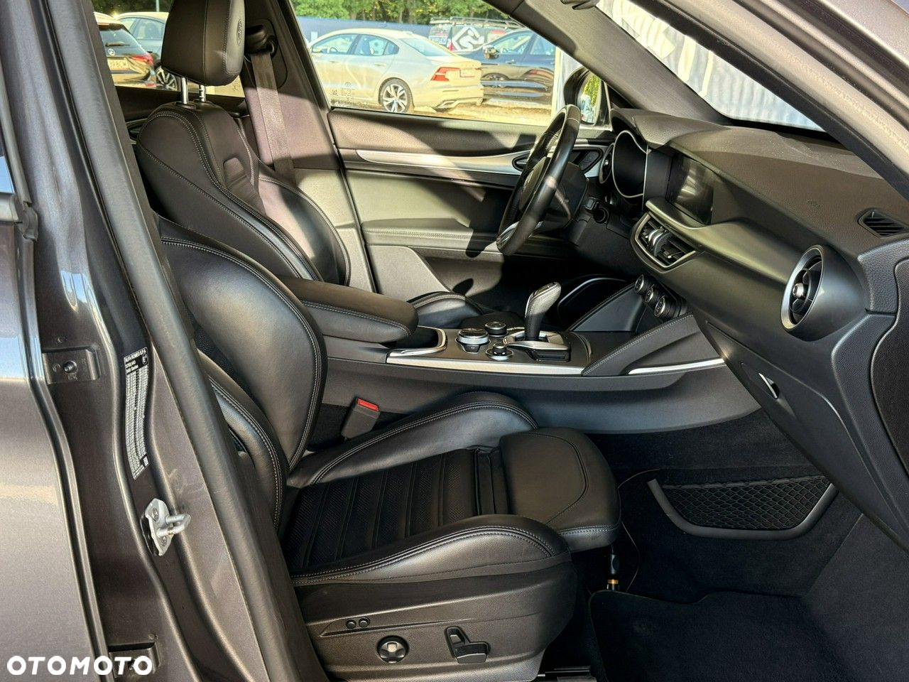 Alfa Romeo Stelvio - 24