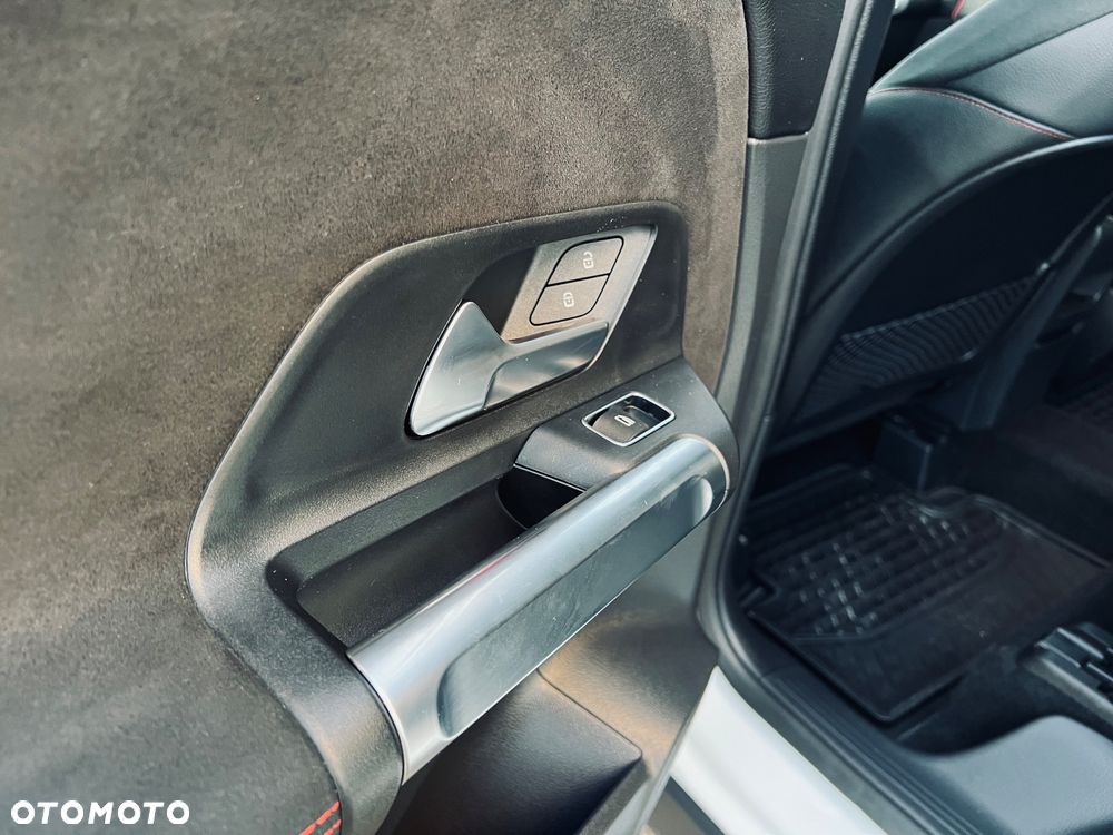 Mercedes-Benz GLB 250 4Matic 8G-DCT Edition AMG Line - 32
