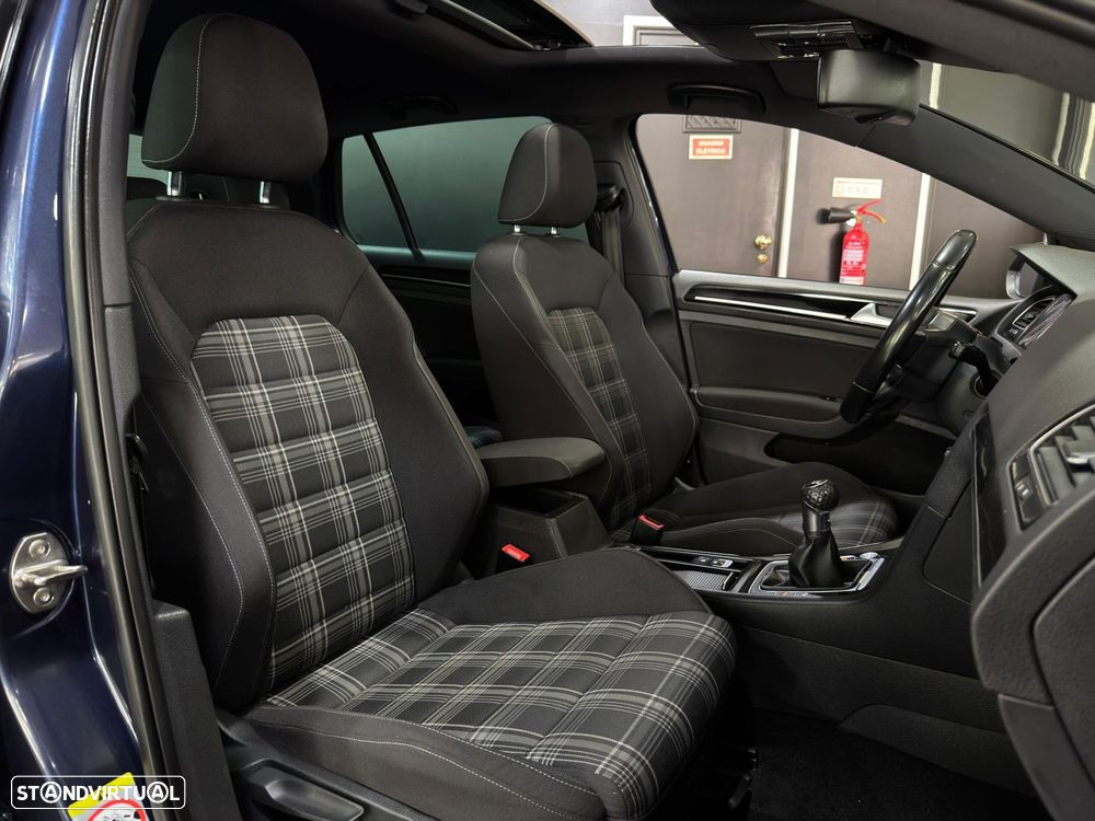 VW Golf 2.0 TDI GTD - 41