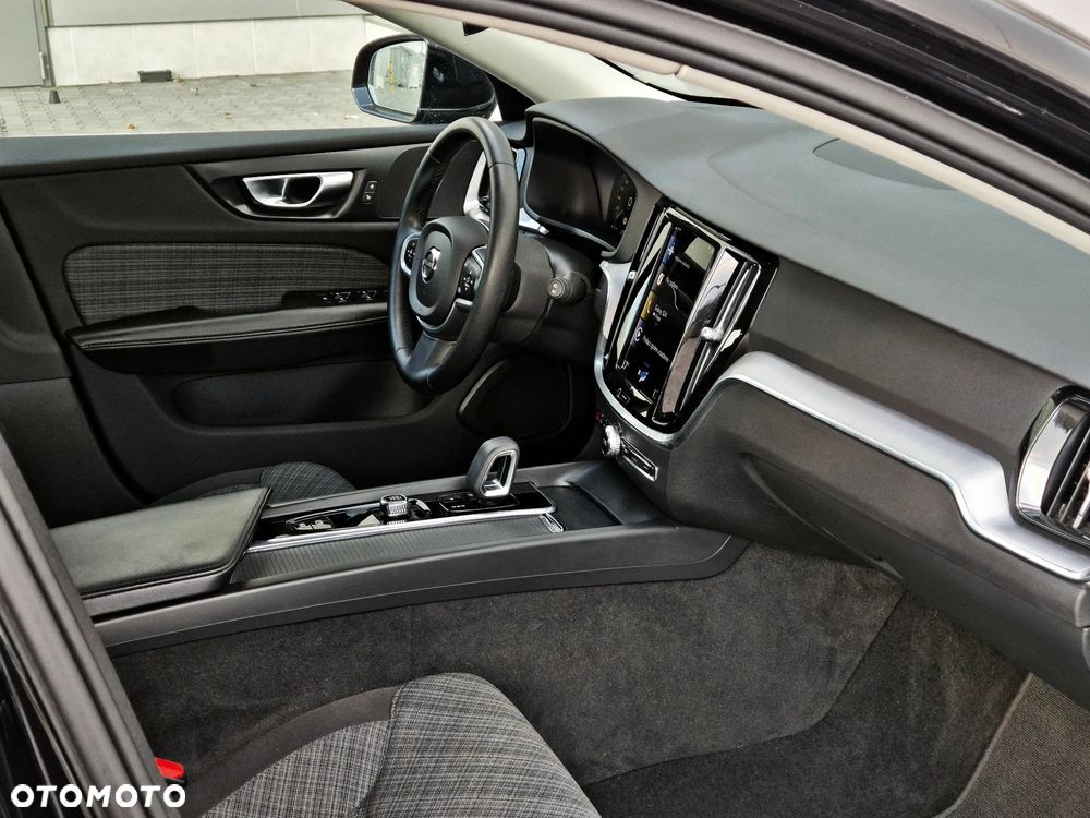 Volvo V60 B3 B DKG Momentum Pro - 8