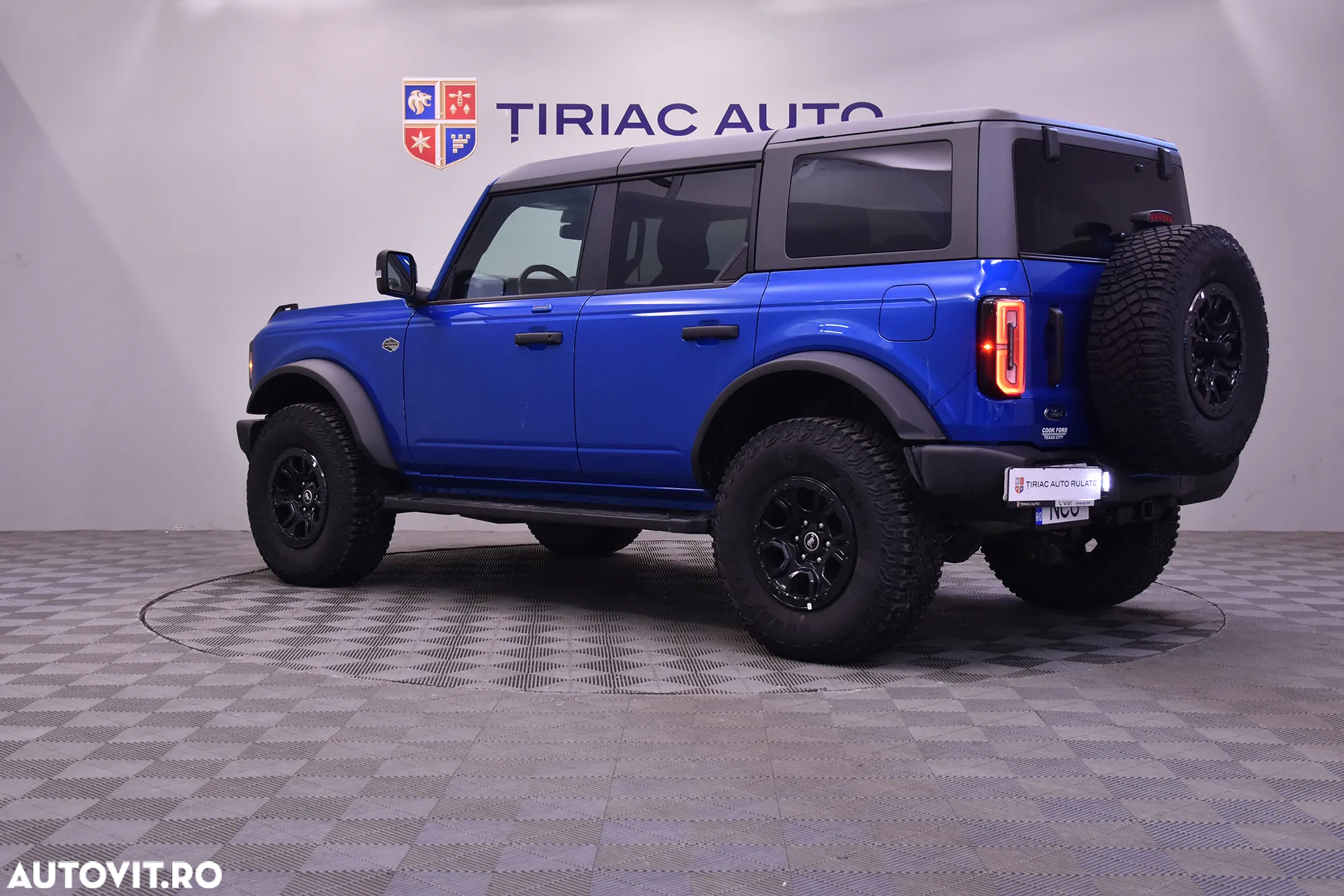 Ford Bronco - 3