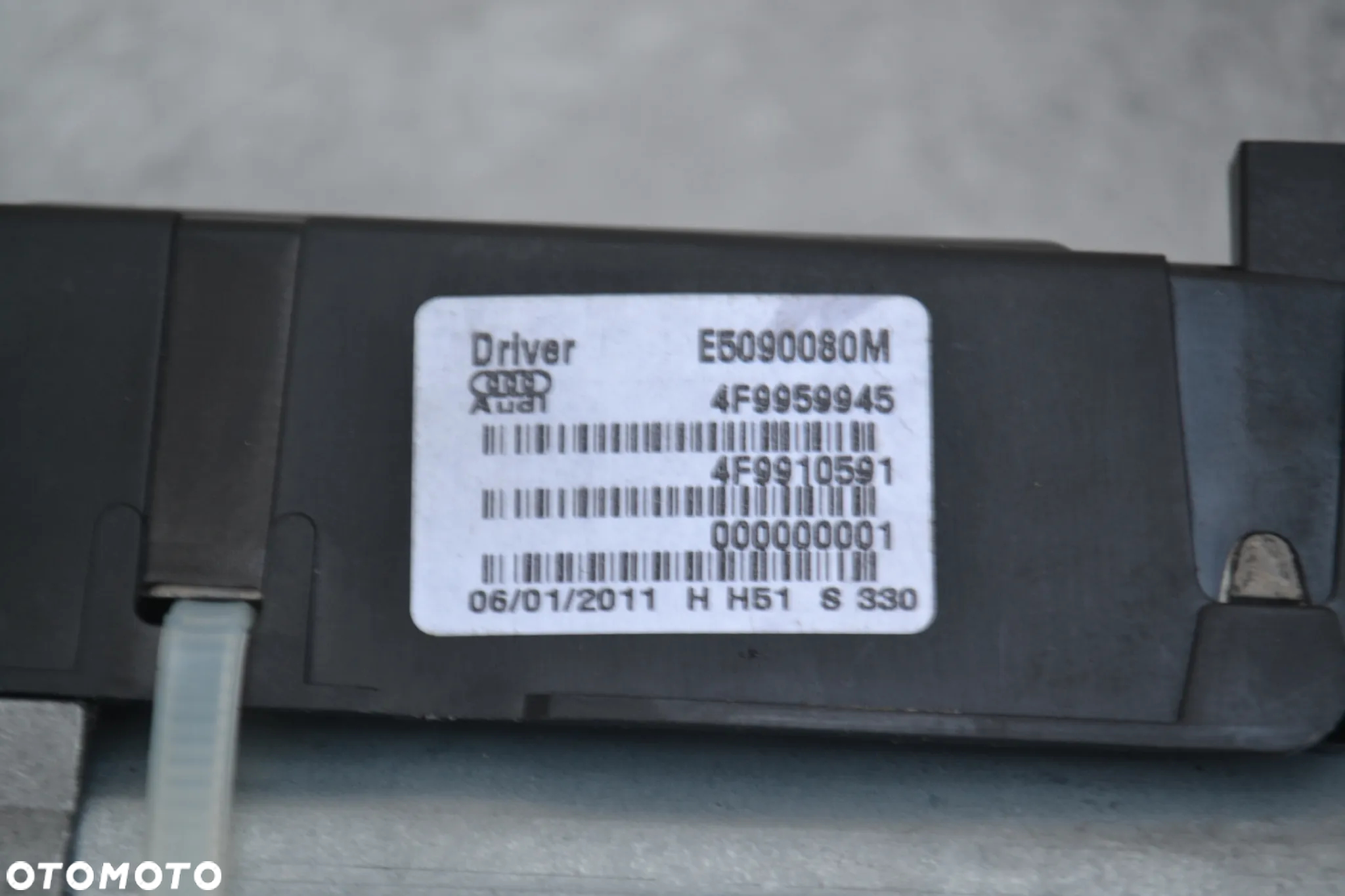 AUDI A4 B8 KOMBI LEWY SIŁOWNIK ELEKTRYCZNEJ KLAPY BAGAŻNIKA ZAWIAS KOMPLET 8K9827851A 4F9959945 8K9827299 - 4