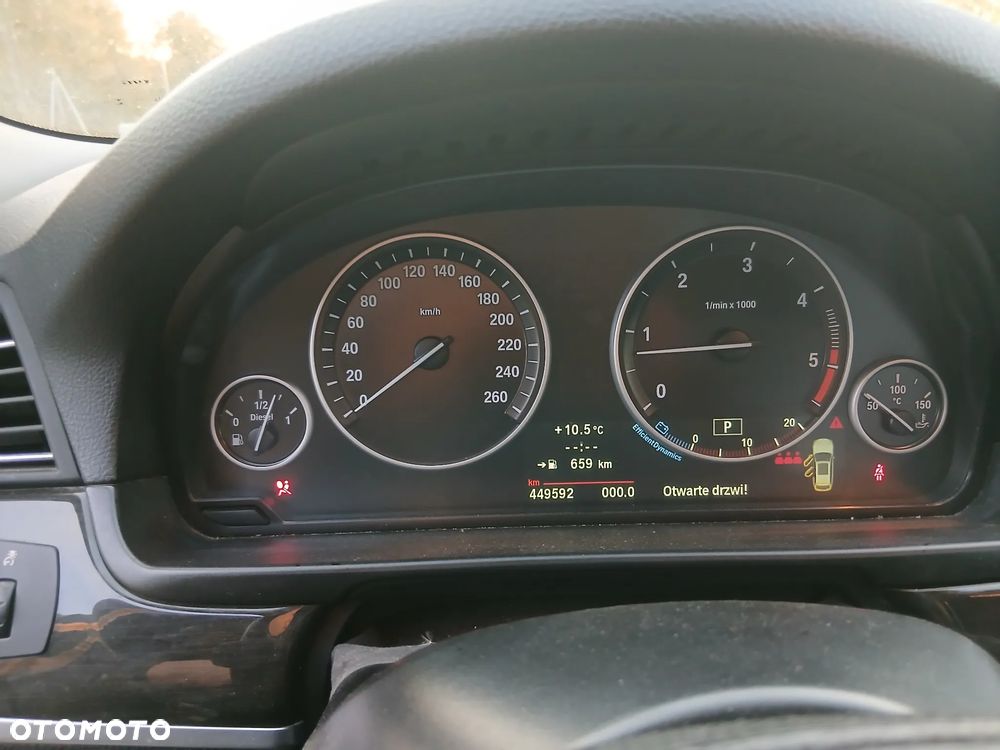 BMW Seria 5 525d Touring - 13