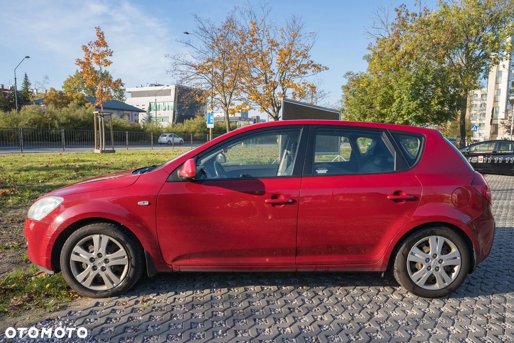 Kia Ceed Cee'd 1.6 Comfort + - 5