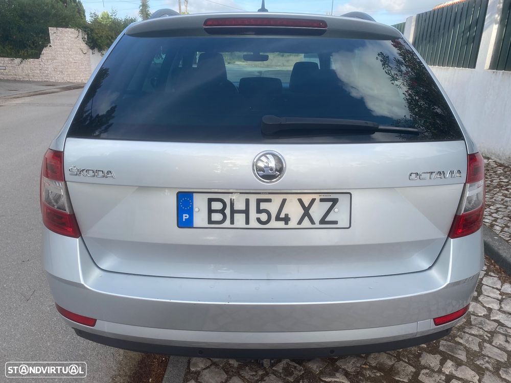 Skoda Octavia 1.6 TDI DSG Ambition - 6
