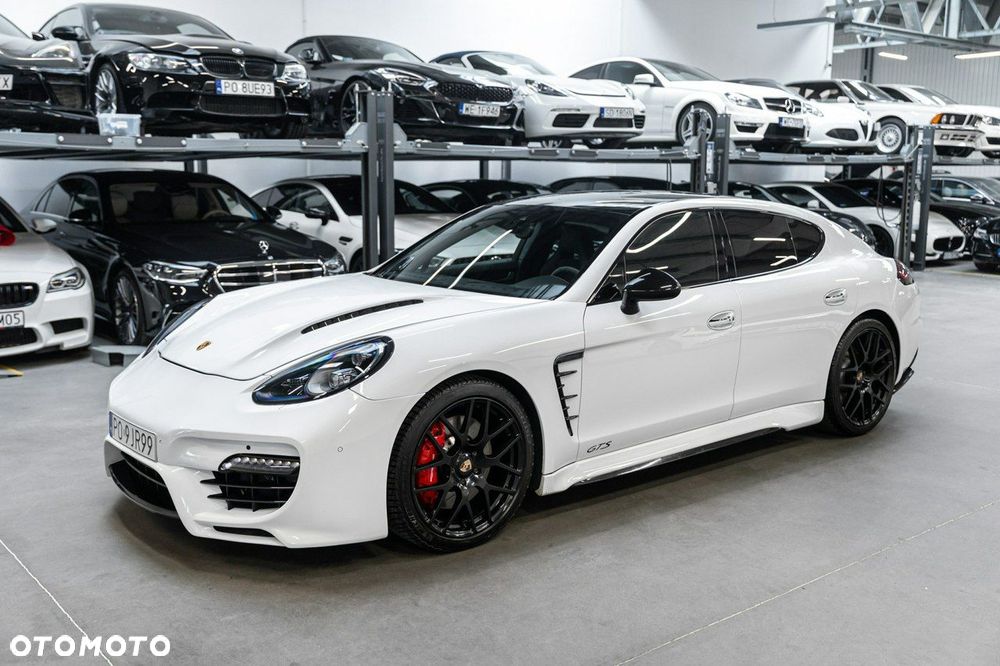Porsche Panamera - 4