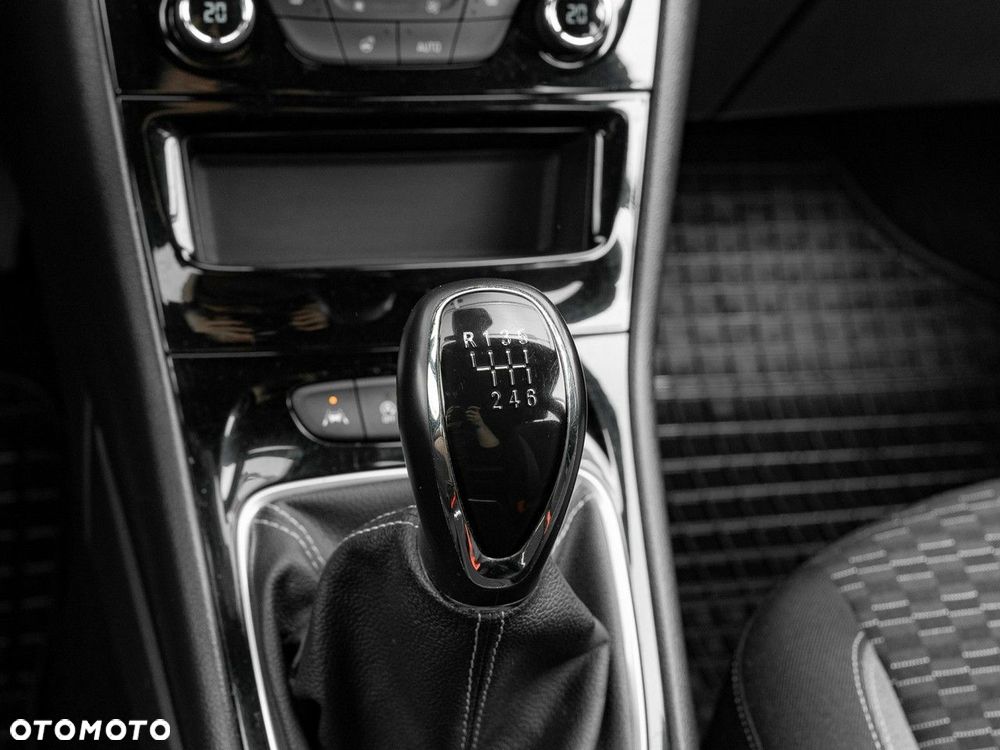 Opel Astra V 1.2 T GS Line S&S - 19