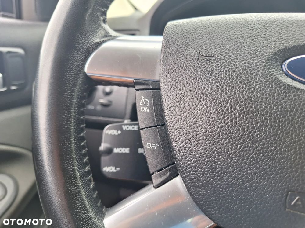 Ford Kuga 2.5 4x4 Titanium - 28