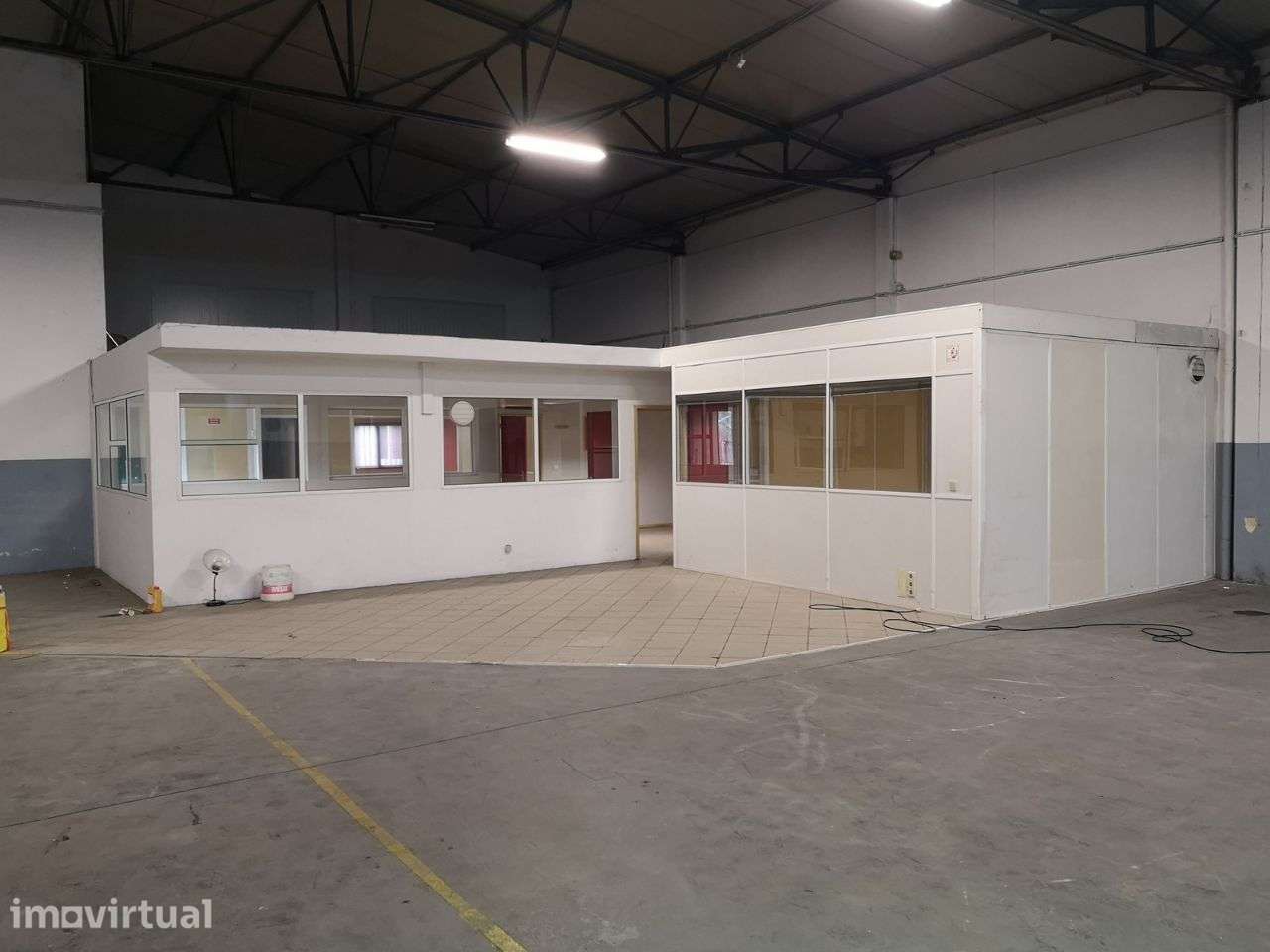 Armazém c/ 950 m2 cobertos + 120m2 escritórios + 390m2 logradouros - Grande imagem: 5/13