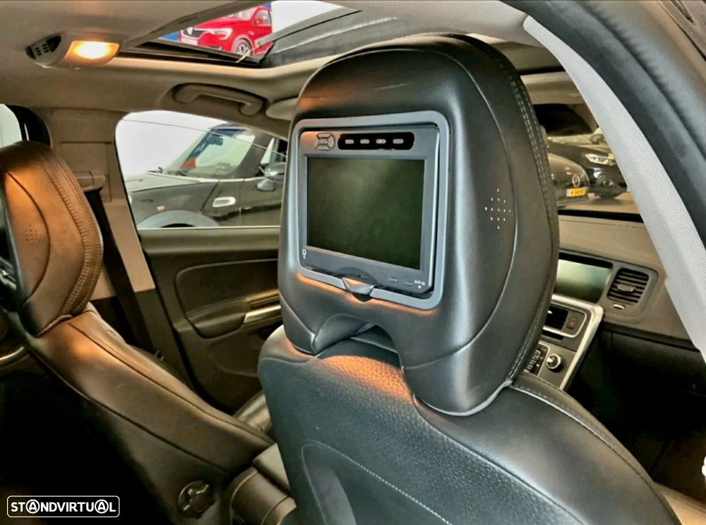 Volvo V60 2.4 D6 R-Design Mom.AWD Phev - 10