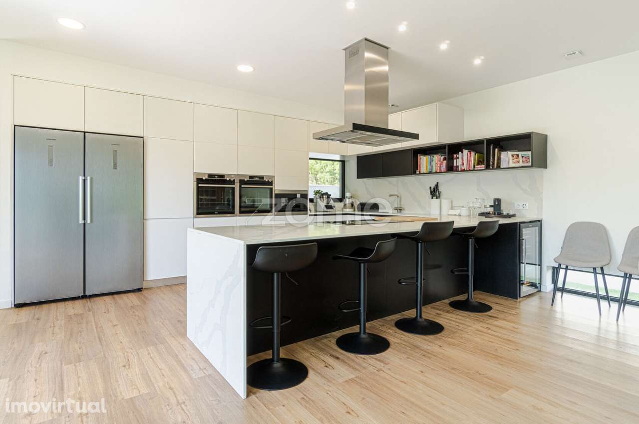 Viva com Elegância: Moradia T4 Térrea Isolada com Acabamentos Premi... - Grande imagem: 3/60