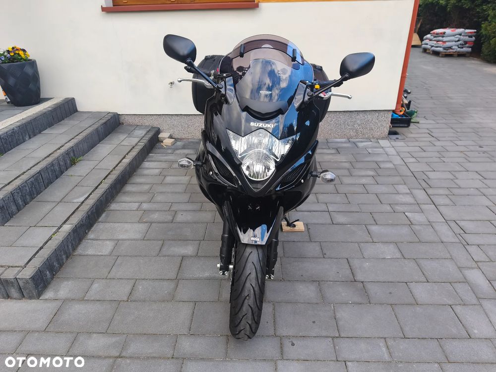 Suzuki GSX - 8