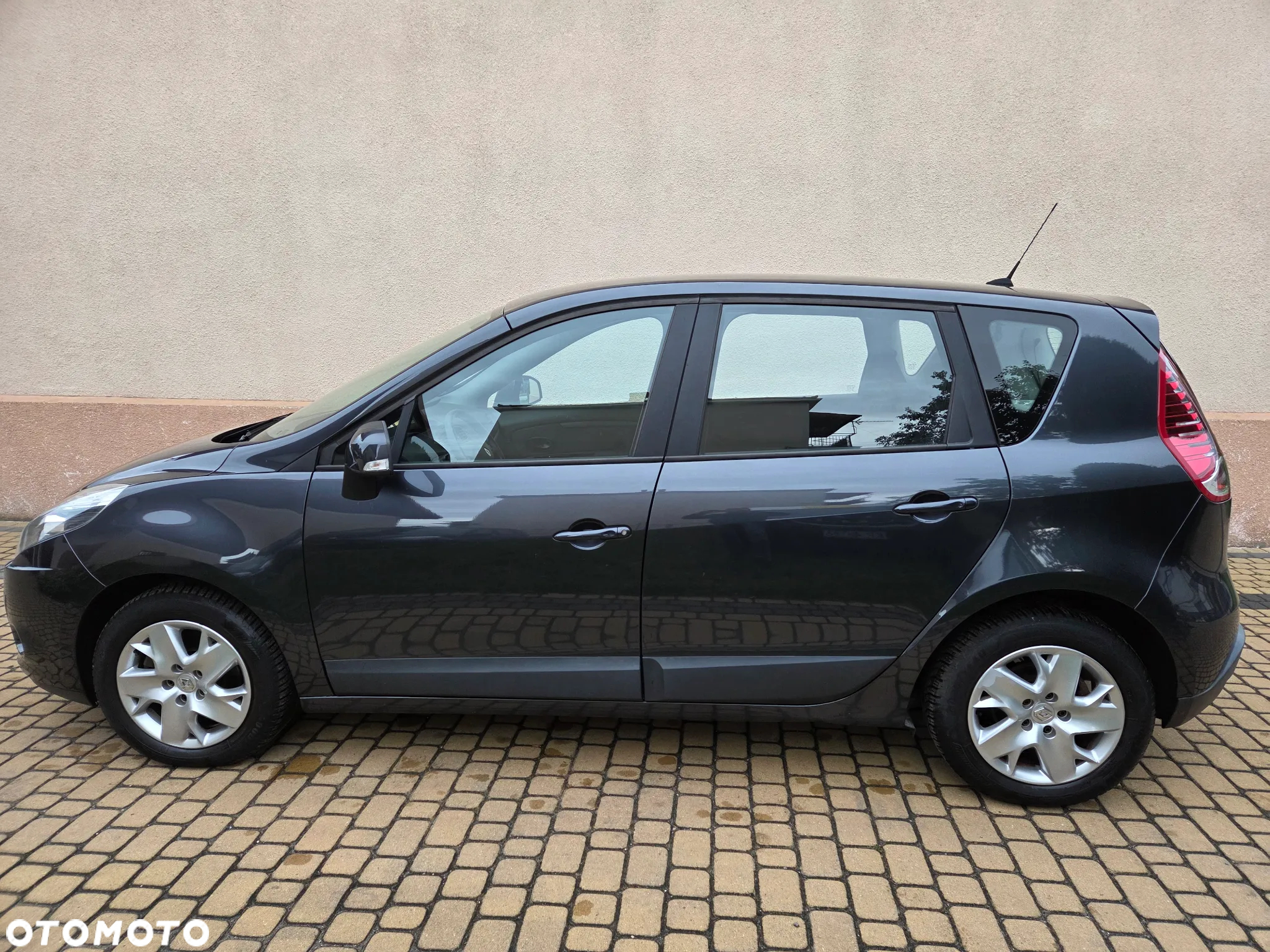 Renault Scenic 1.6 16V 110 TomTom Edition - 2