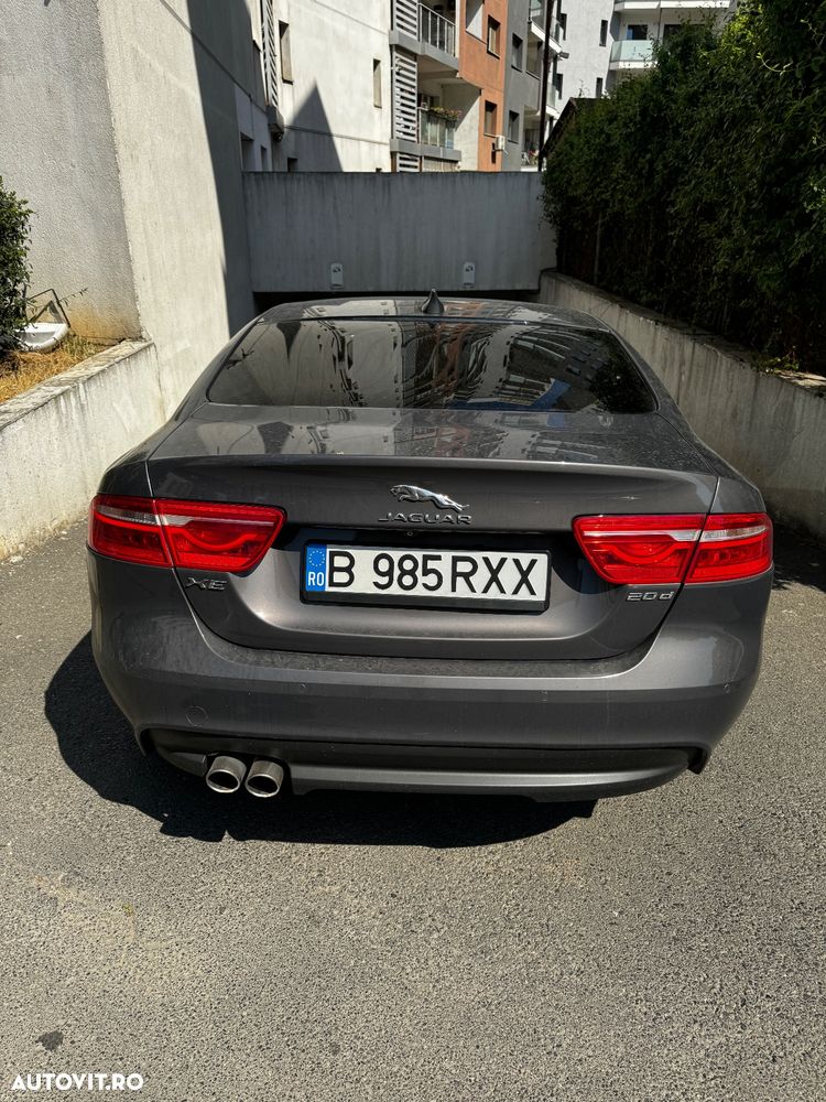 Jaguar XE 2.0 Portfolio - 6