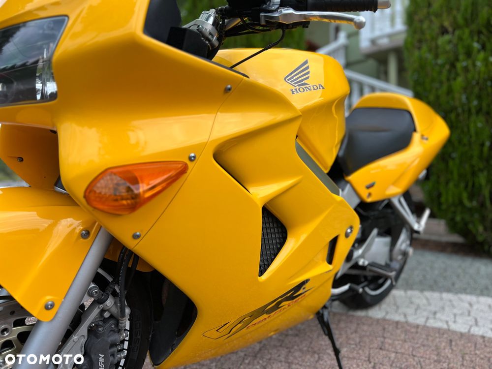 Honda VFR - 28