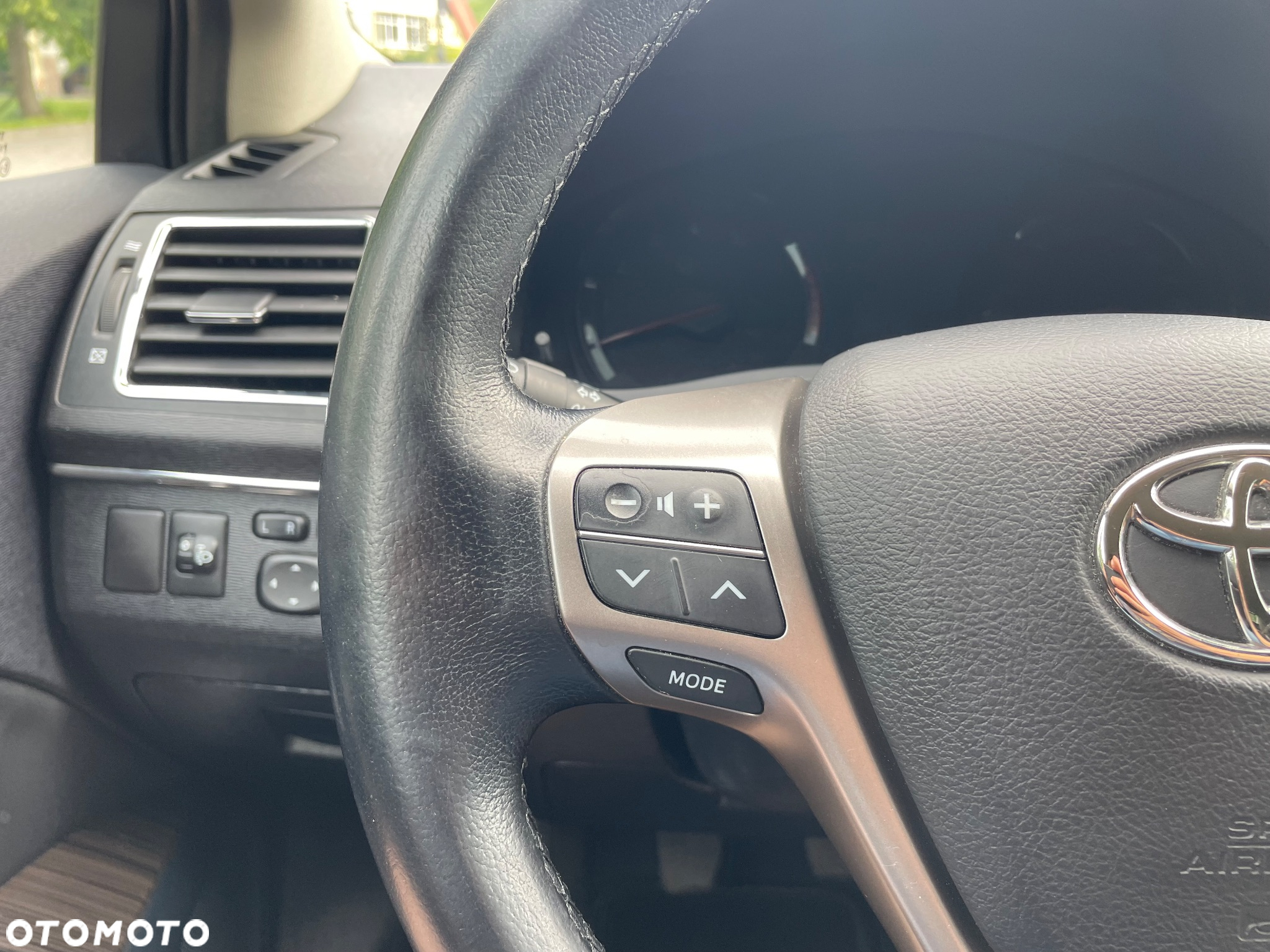 Toyota Avensis 1.8 Executive - 24