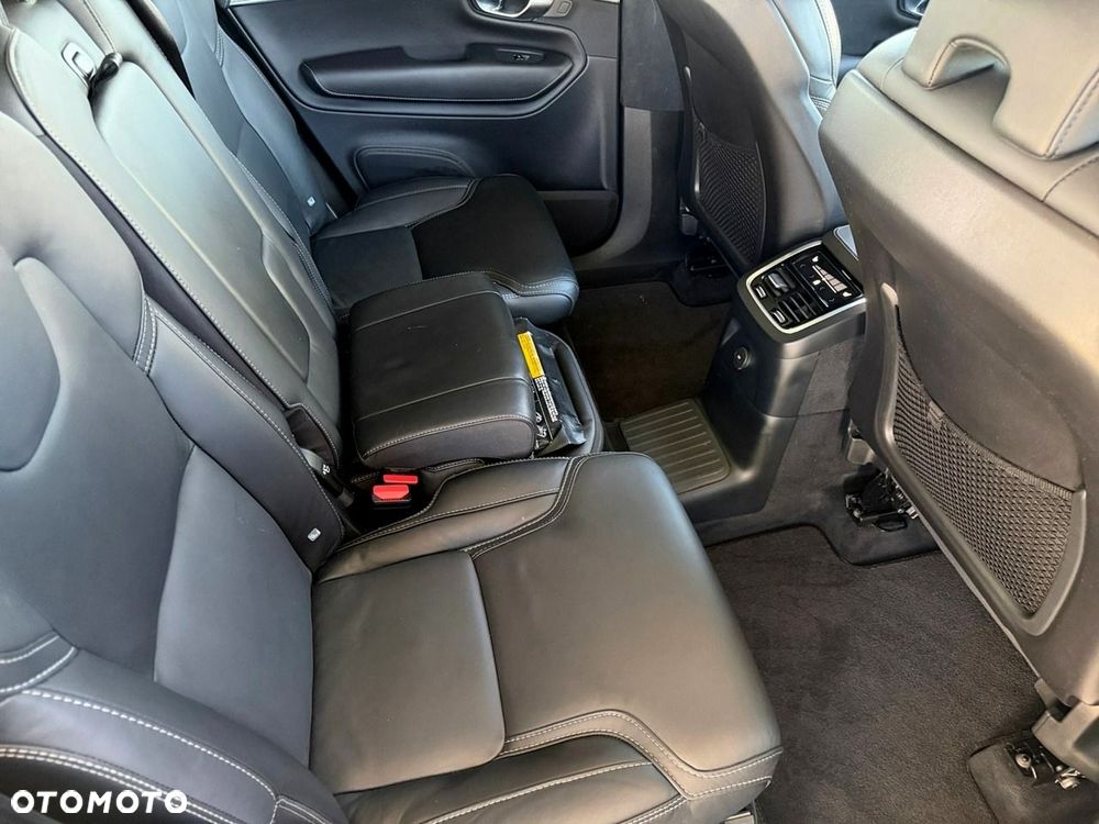 Volvo XC 90 - 30
