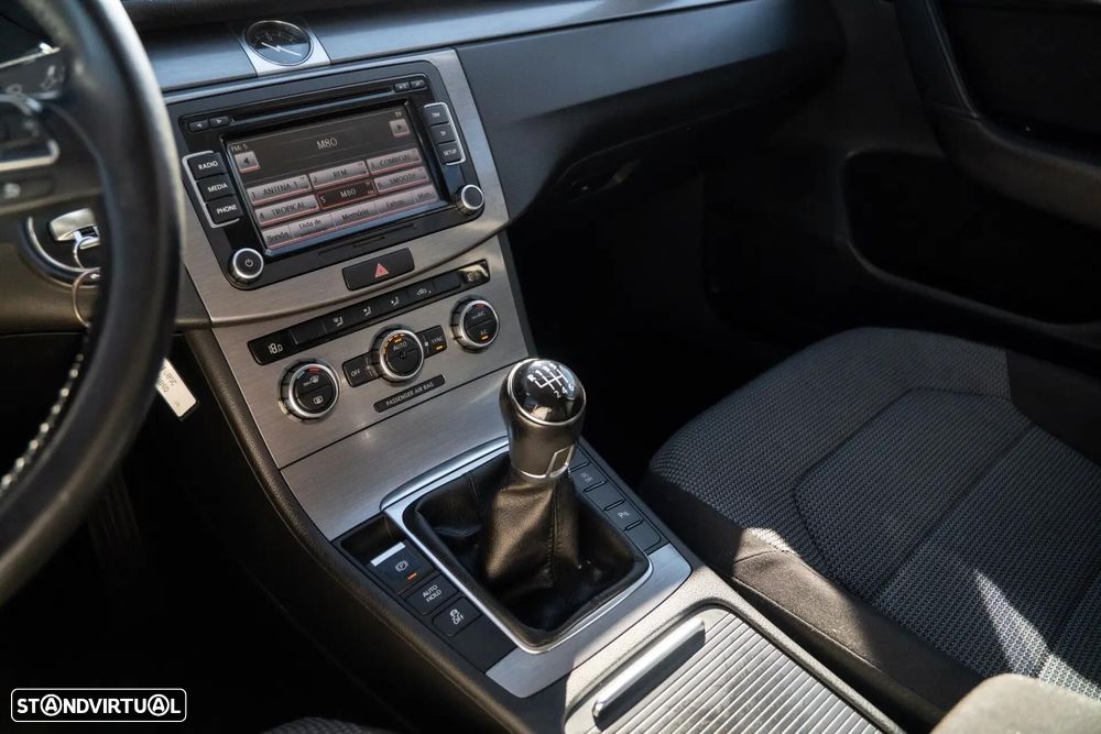 VW Passat 1.6 TDI Confortline - 17