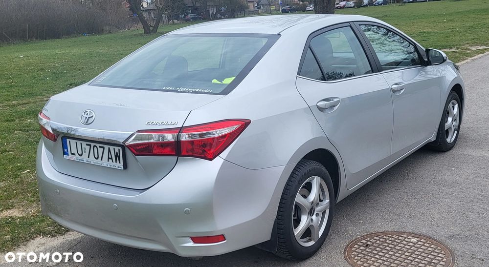 Toyota Corolla 1.6 Premium + - 6
