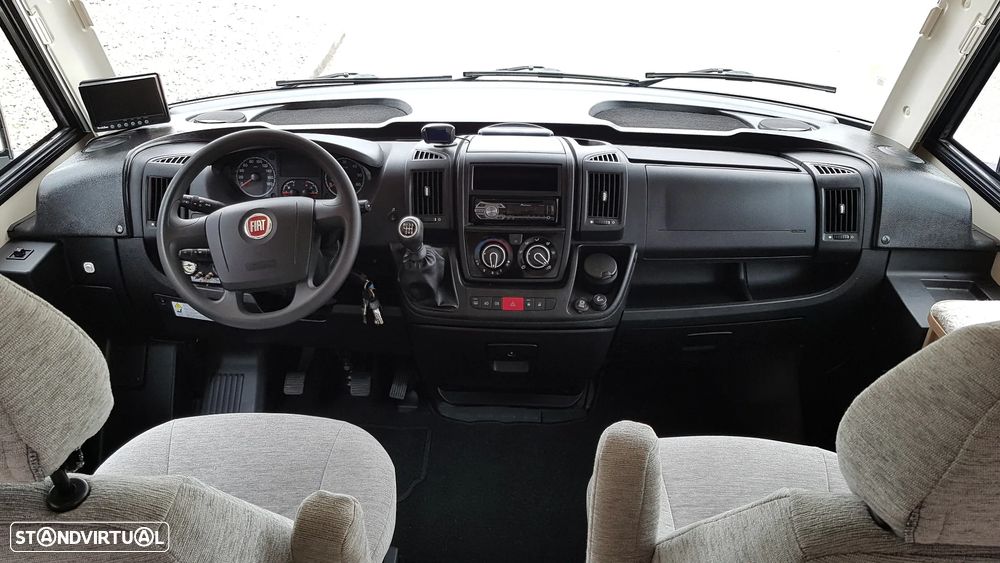 Rapido Serie 8F 891F Cama Central - 10