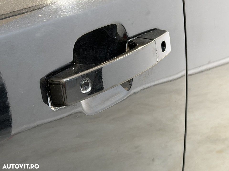 Land Rover Defender - 38