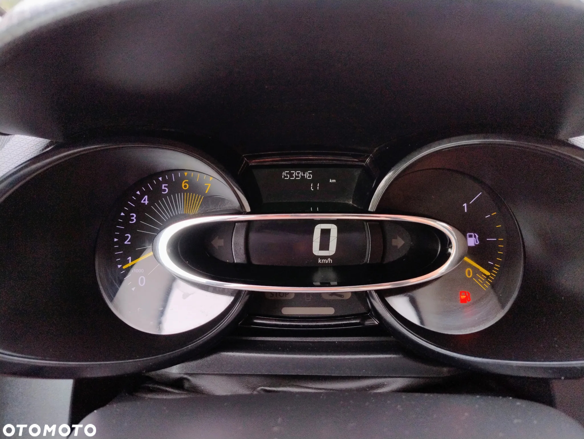 Renault Clio 1.2 16V 75 Experience - 12