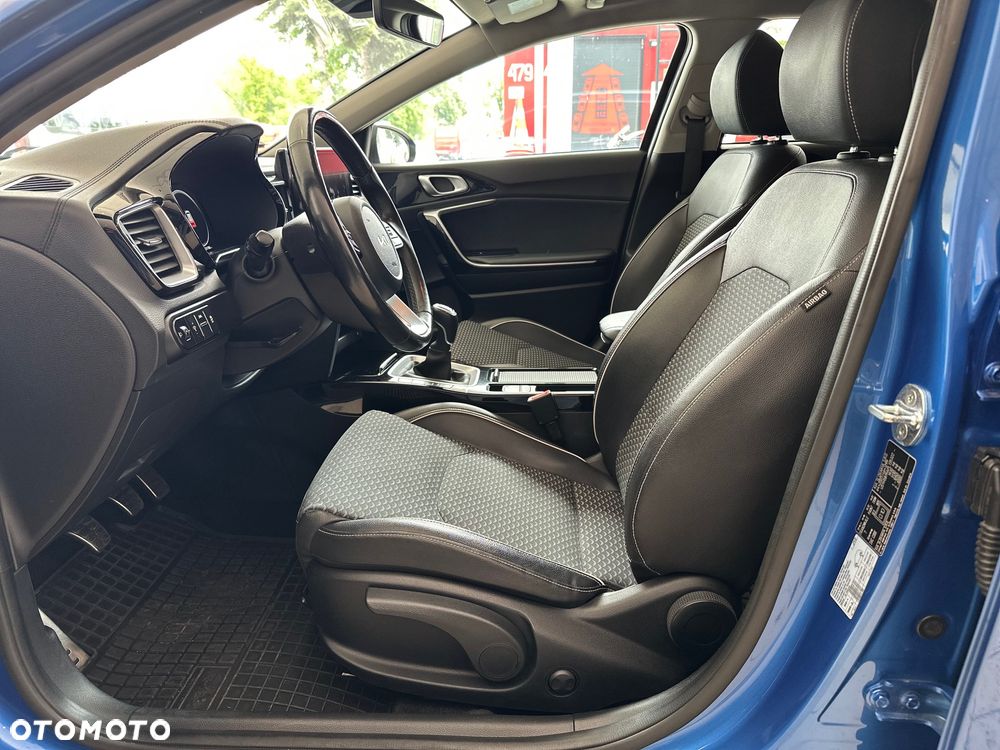 Kia Ceed 1.6 CRDi mHEV L Business Line - 13