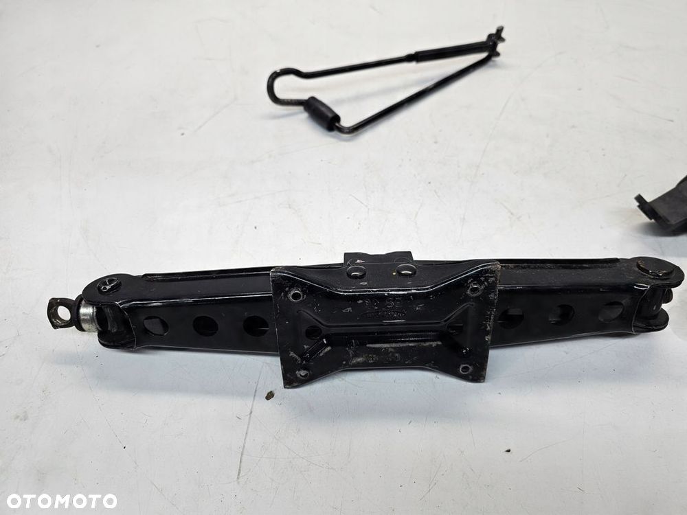 LEWAREK MOCOWANIE UCHWYT LEWARKA AUDI A3 8V 8V3012635B 8V0011031A - 5