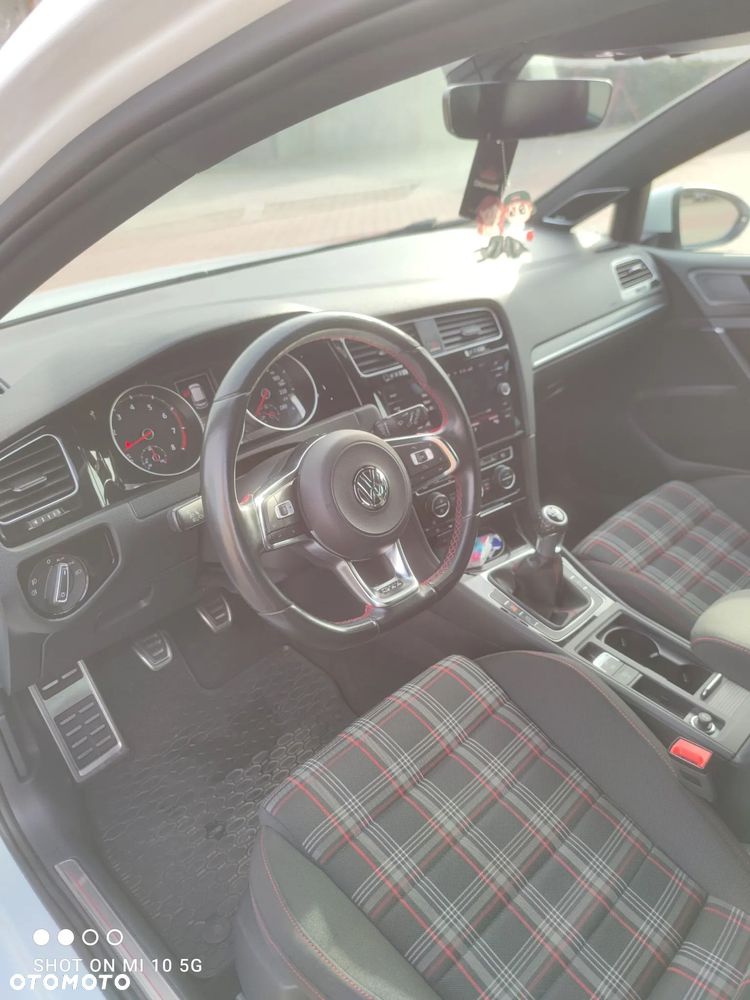 Volkswagen Golf GTI (BlueMotion Technology) - 9