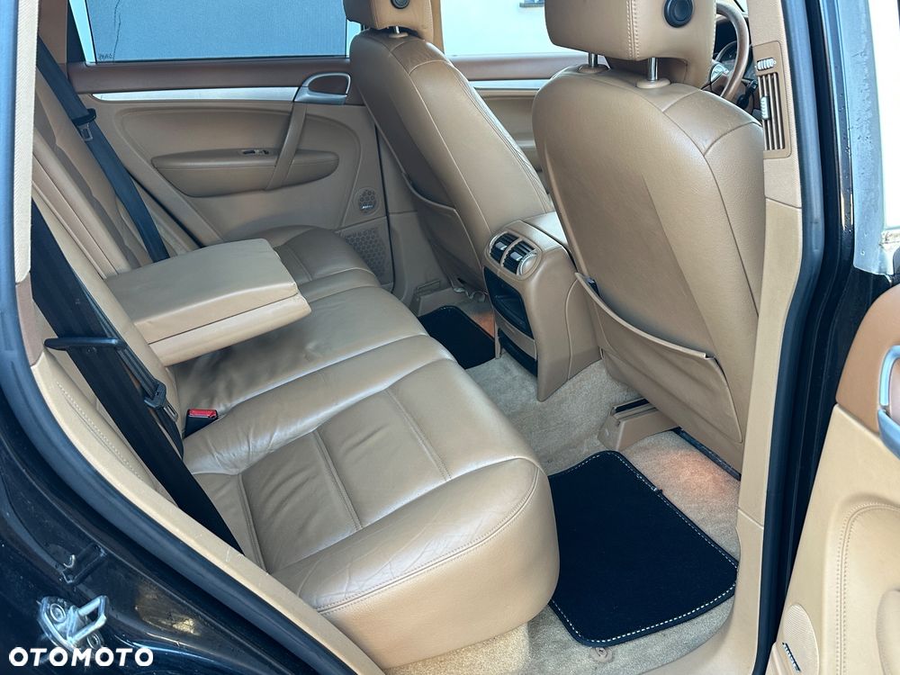 Porsche Cayenne - 21