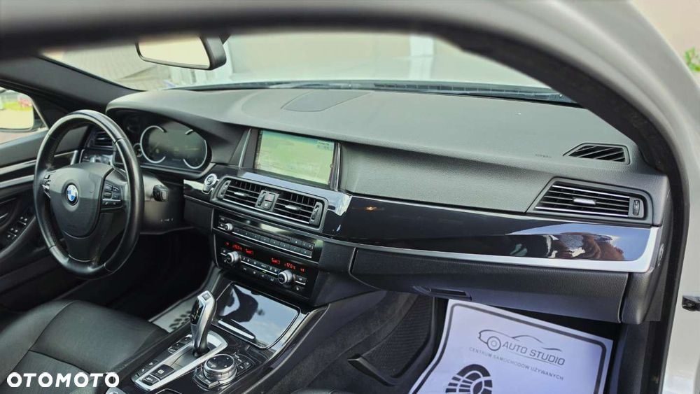 BMW Seria 5 520d xDrive - 14