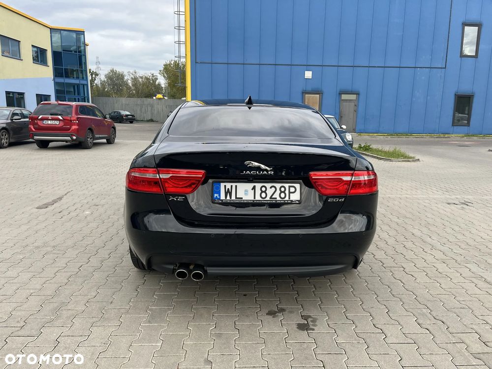 Jaguar XE 2.0 D Prestige - 8