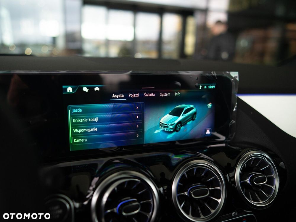 Mercedes-Benz GLA - 23