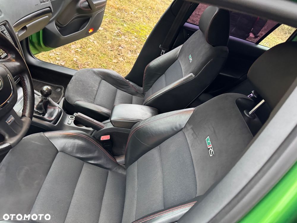 Skoda Octavia Combi 2.0 TDI DPF RS - 15