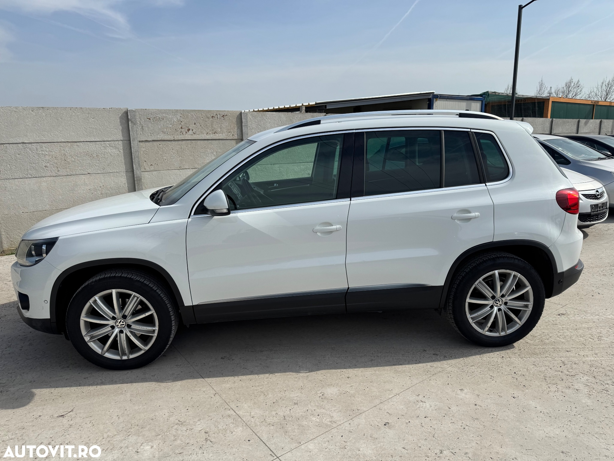 Volkswagen Tiguan 2.0 TDI 4Motion DSG Sport & Style - 4