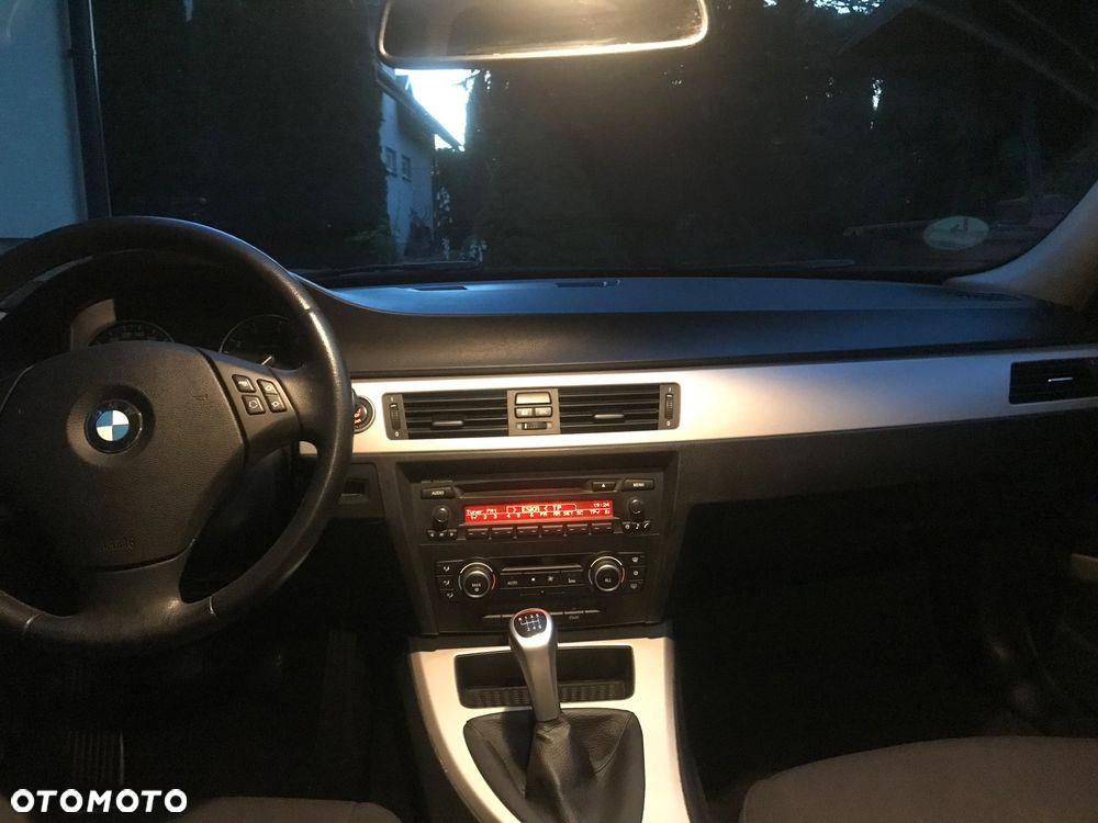 BMW Seria 3 318i - 10