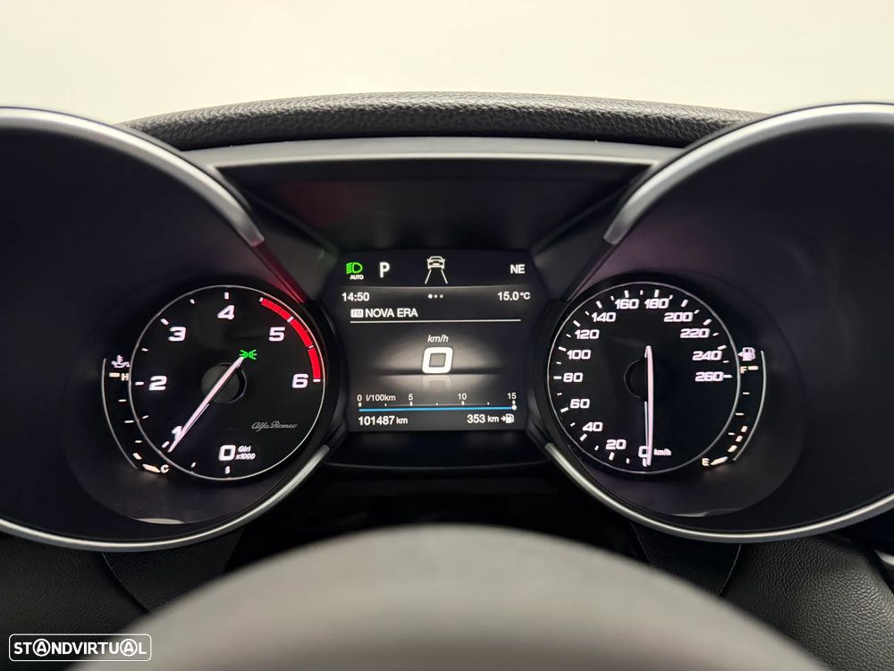 Alfa Romeo Giulia 2.2 AT8 Super - 16